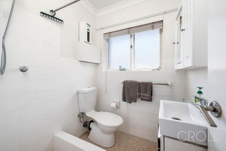 Fully Furnished One Bed Apartment With Parking - Photo 5