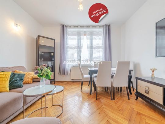 Wygodne mieszkanie w centrum z parkingiem. - Zdjęcie 1