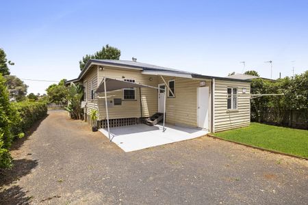 Cottage style home in Newtown - Photo 4