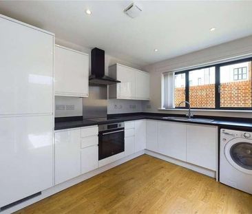 Cantelupe Road, East Grinstead, West Sussex, RH19 - Photo 4