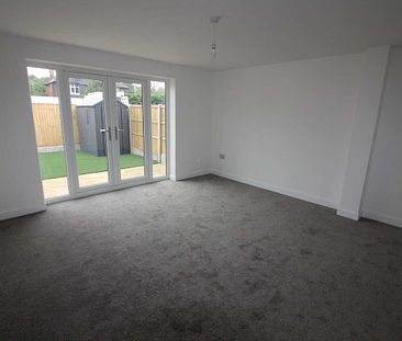 3 bed Town House - Photo 3