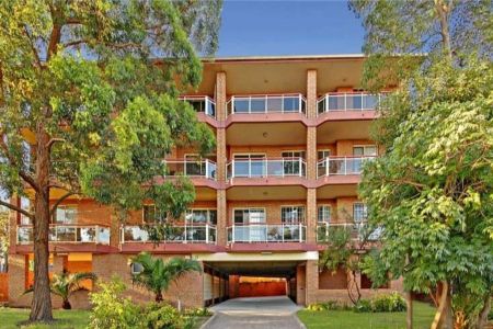 SPACIOUS TWO BEDROOM APARTMENT - Photo 5