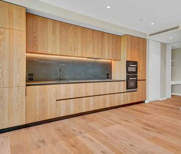 Furnished or Unfurnished - your choice integrated Liebherr fridge/ ... - Photo 2