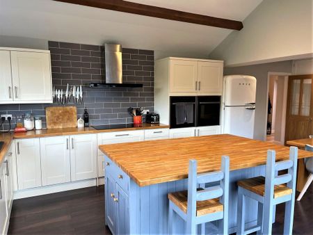 5 bedroom detached bungalow to rent - Photo 3