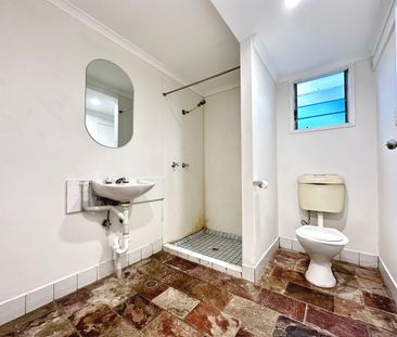 1 bedroom loft style Unit - Close to City - Photo 3