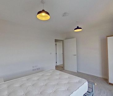 3 bedroom flat to rent - Photo 2