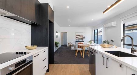 Be Impressed - Photo 2