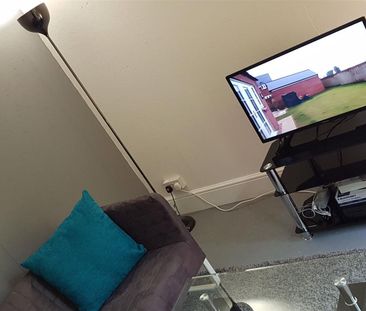 Fifth Avenue, Bristol - Photo 1