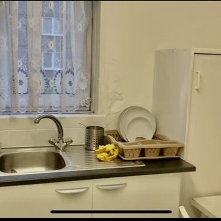 Room in a Shared Flat, Bateman, IG11 - Photo 3