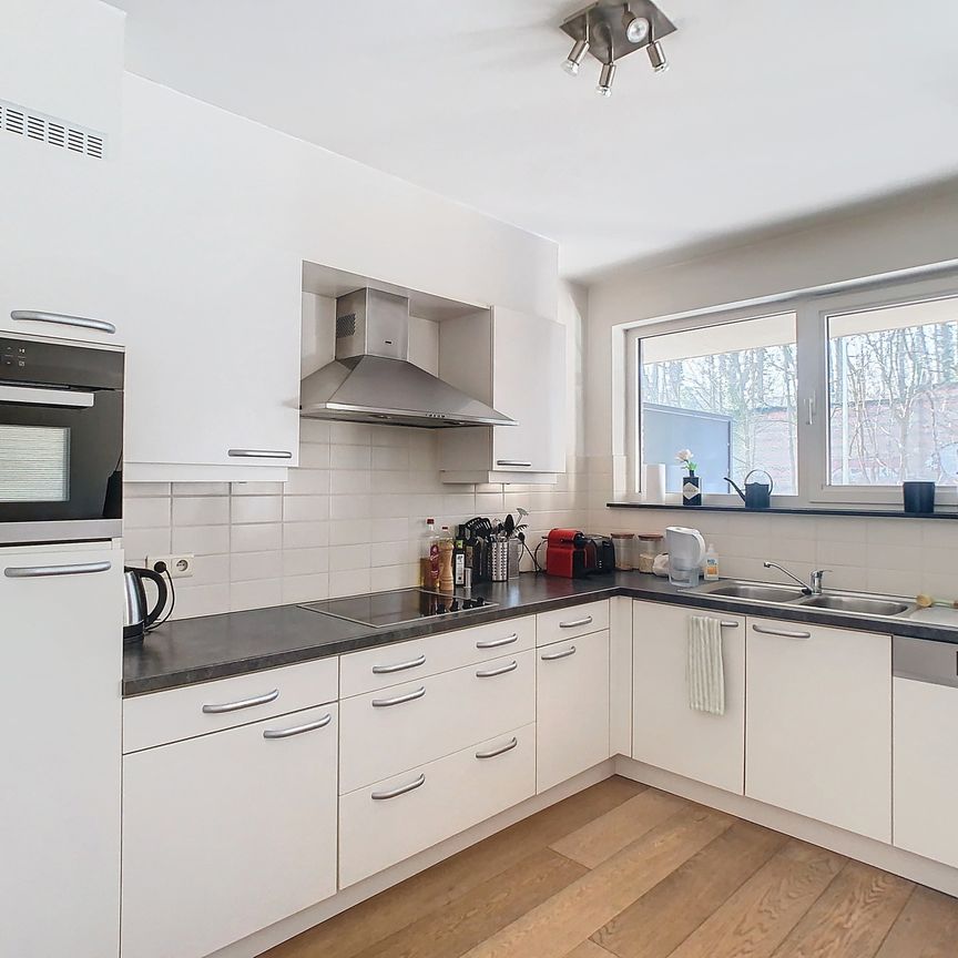 Mooi afgewerkt 2-slaapkamer appartement met 2 terrassen en gesloten garagebox. - Photo 1