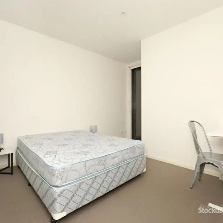 “LARGE FURNISHED 3 BEDROOM APARTMENT, GREAT VIEWS!” - Photo 1