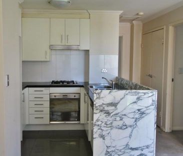 Apartment with 2 bedrooms, 1 bathroom & parking for 1 car - Photo 4