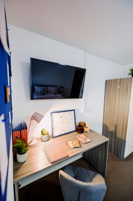 Premium Studio PLUS (Sealed Window) - Photo 1