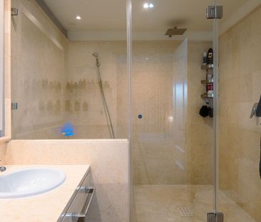 Middle Floor Apartment in Benahavís - Photo 5