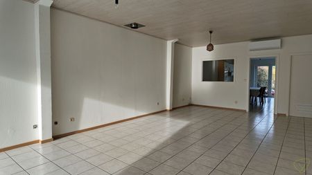 Opgefriste woning met 3 slaapkamers en tuin in Sint-Jan-in-Eremo - Photo 4