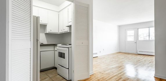 2 Bedroom - 6293 Sherbrooke Est,, Montréal - Photo 2