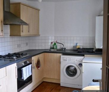 1 bedroom in a flat share to rent - Photo 5