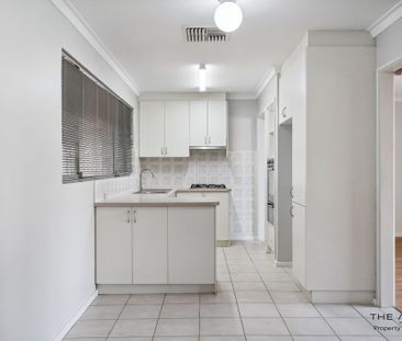 Spacious & Functional 3-Bedroom Home in Girrawheen - Photo 4