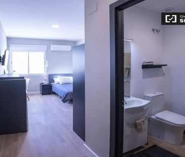 Single Bed in Rooms for rent in 11-bedroom apartment in Valencia - Photo 2