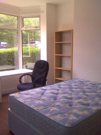 Superb 4 Bed Student House - Photo 2