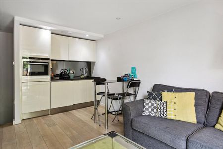 1 bedroom flat in Highbury - Photo 5