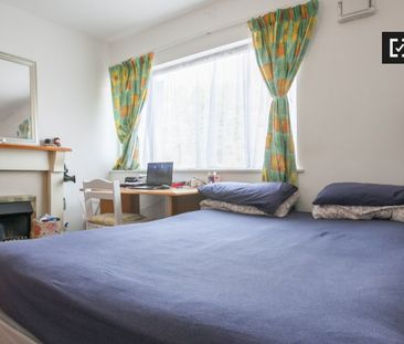 Sunny room for rent, 3-bedroom apartment, Glenageary, Dublin - Photo 5