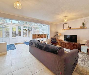 4 bedroom semi-detached house to rent - Photo 2