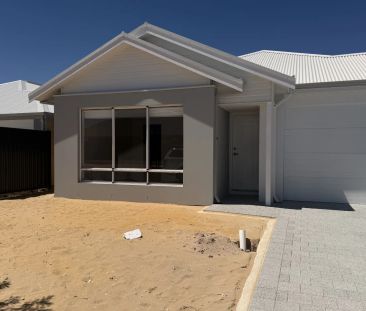 Beachside Living - 4 Bed, 2 Bath, 2 Car Garage - Photo 6