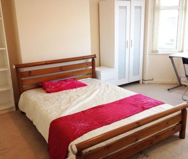 1 bedroom in a house share to rent - Photo 2