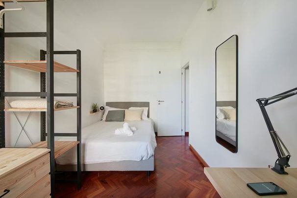 Avenida Luís Bívar, Lisbon, Lisbon 1050-145 - Photo 1