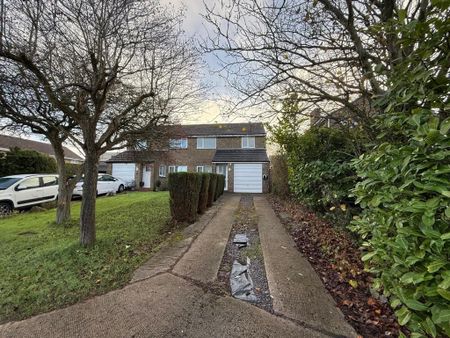 3 bedroom semi-detached house to rent - Photo 5