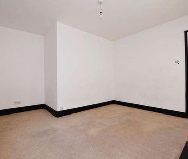 2 bedroom maisonette to rent - Photo 2