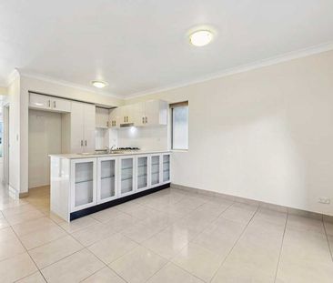 Spacious Modern Townhouse with Multiple Living Areas & Entertainer'... - Photo 3