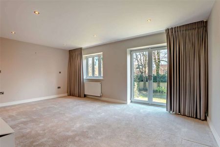 A spectacular six-bedroom gated residence blending uncompromising luxury and intelligent design - Photo 5