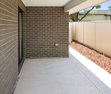 4 Bedrooms + Ensuite - Central Location! - Photo 5