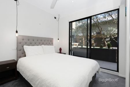 FULLY FURNISHED APARTMENT WITH HUGE PRIVATE COURTYARD! - Photo 3