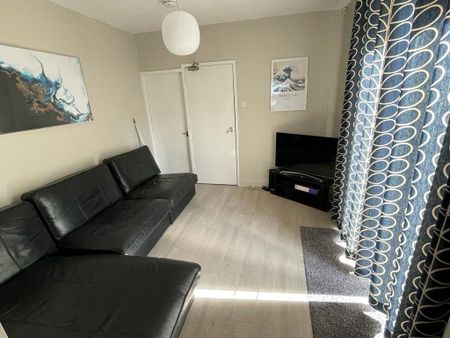 5 Bed Semi-Detached House, Teversal Avenue, NG7 - Photo 2