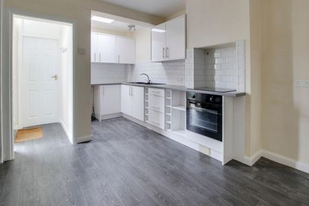 2 bedroom end of terrace house to rent - Photo 5