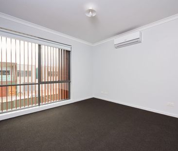 33 Stonewood Cct, Hadfield, Vic 3046 - Photo 5