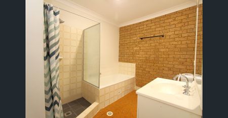 Well Presnted three bedroom Villa - Photo 4