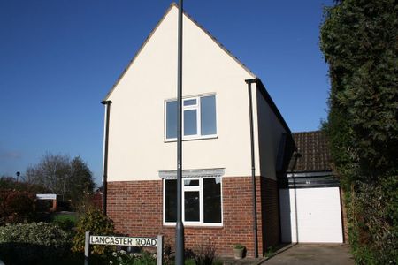 3 bedroom detached house to rent - Photo 2