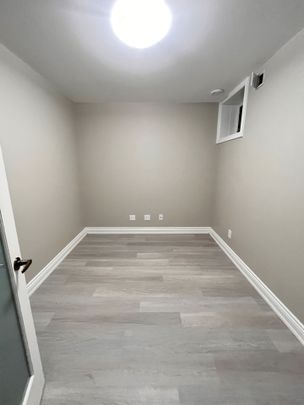 For Lease - 4641 Keystone Crescent, Burlington, Ontario - Photo 1