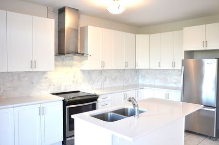 For Lease - 156 Frank Kelly Drive, East Gwillimbury, Ontario - Photo 3