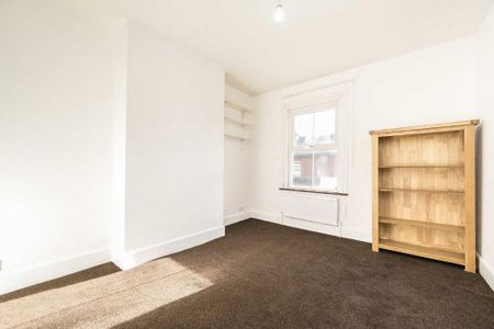 3 bedroom terraced house to rent - Photo 4