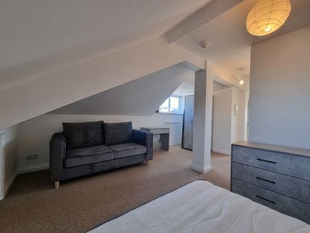 1 Bed Student Accommodation - Photo 3