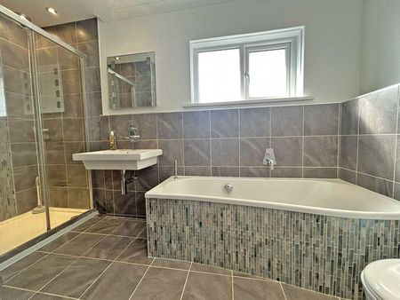 5 bedroom detached house to rent - Photo 5