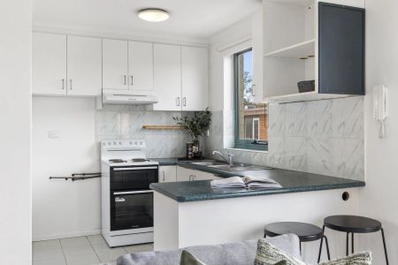 Sun-Drenched Sanctuary in Prime St Kilda West - Photo 5