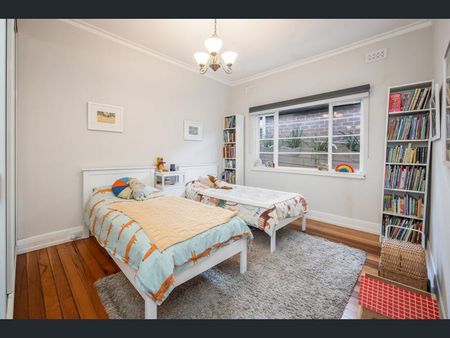 Charming Renovated Home In Prime Central Albury Location - Photo 4