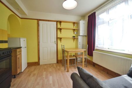 1 bedroom Flat To Let - Photo 5