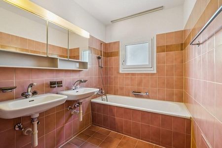 Charmante 4.5 Zimmer-Wohnung mit Balkon und Cheminée - Foto 3